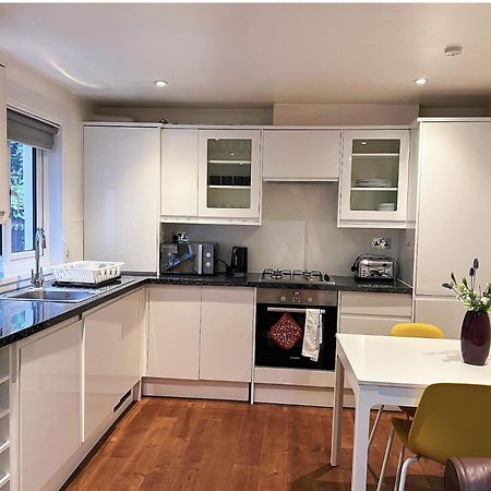 Lovely 2 Bedroom Garden Flat In London Eksteriør billede