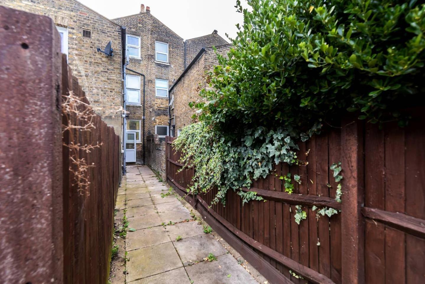 Lovely 2 Bedroom Garden Flat In London Eksteriør billede