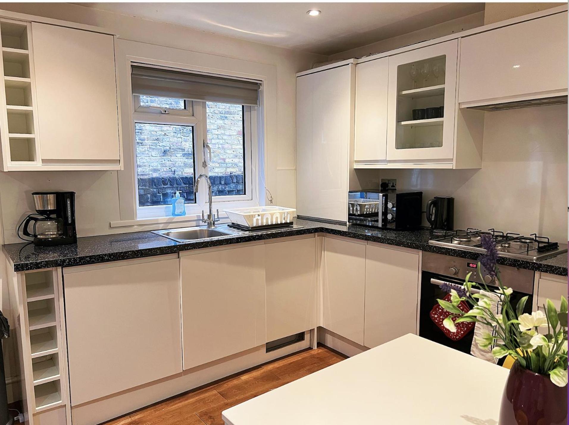 Lovely 2 Bedroom Garden Flat In London Eksteriør billede