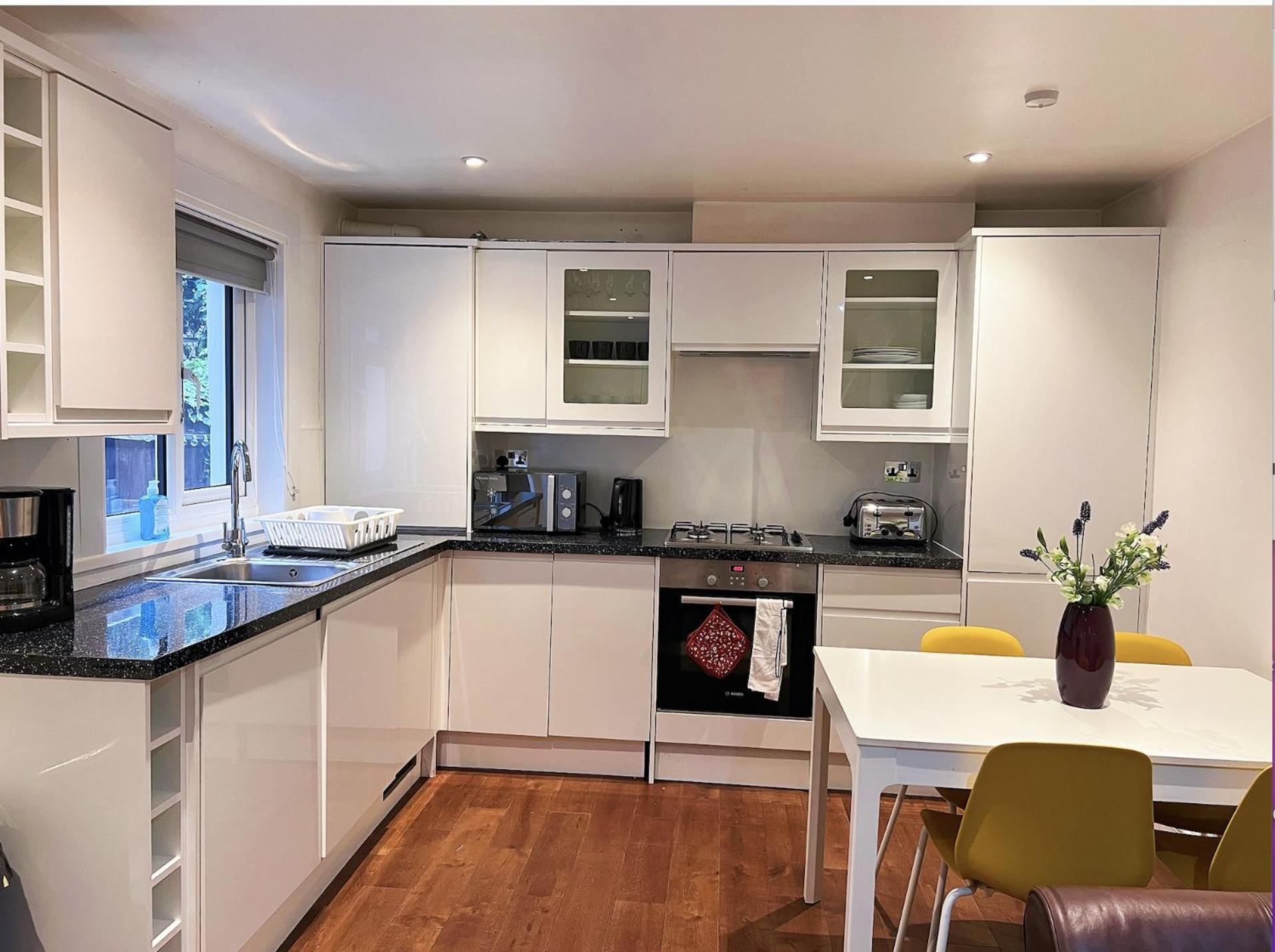 Lovely 2 Bedroom Garden Flat In London Eksteriør billede