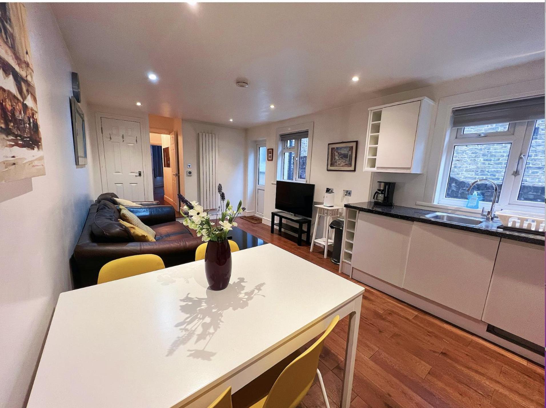 Lovely 2 Bedroom Garden Flat In London Eksteriør billede
